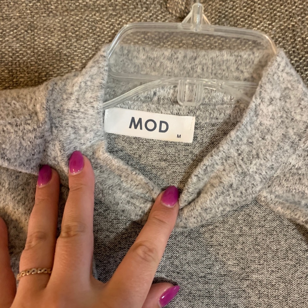 Keyhole Sweater - Picture 2 of 3